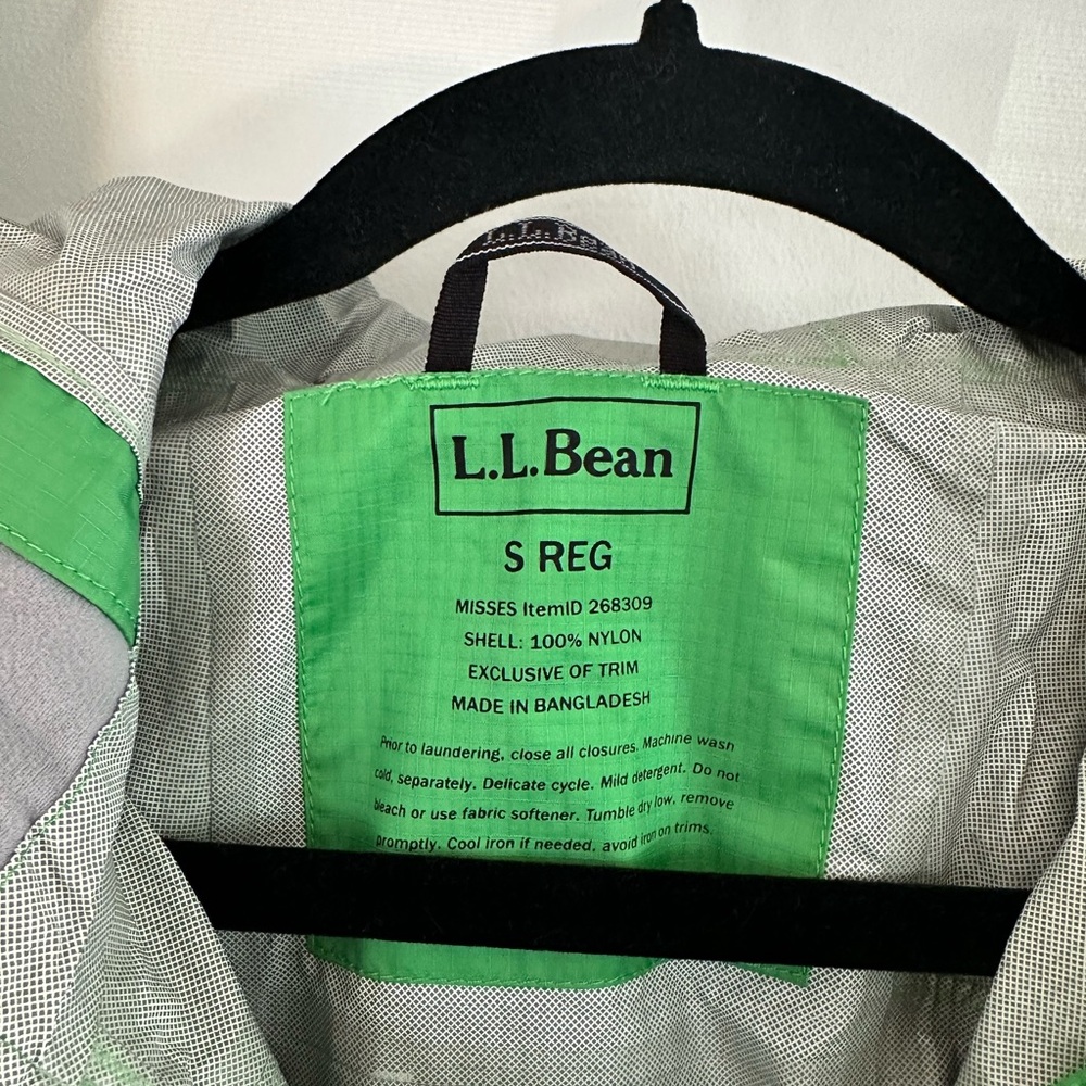 L.L. Bean lightweight rain Jacket - Picture 4 of 7